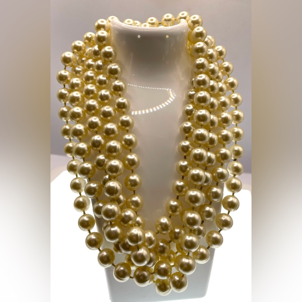 Vtg 80s Fabulous Extra Long Strand Acrylic Pearls Versatile Fashion Statement